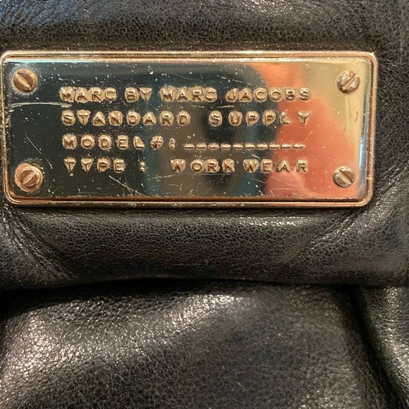 Marc by Marc Jacobs Crossbody Black
Soft Leather Bag Flap Closure - Picture 2 of 7